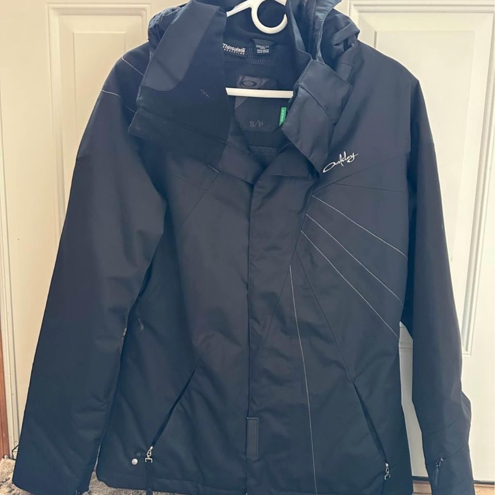 Women’s Oakley insulated snow jacket-small